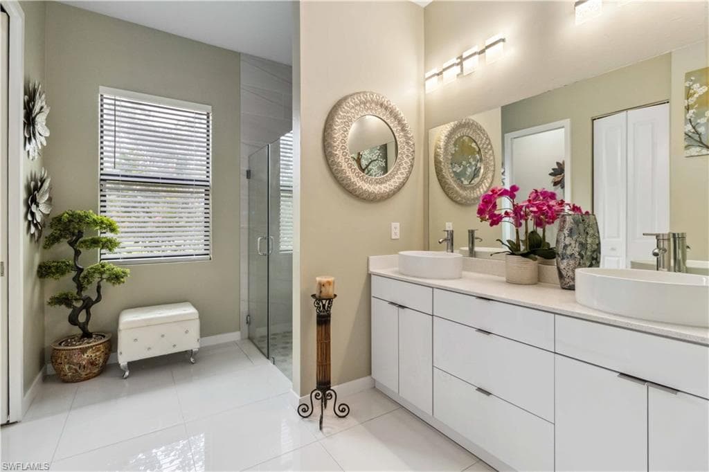 2960 6th Ave NE, Naples, FL 34120-21