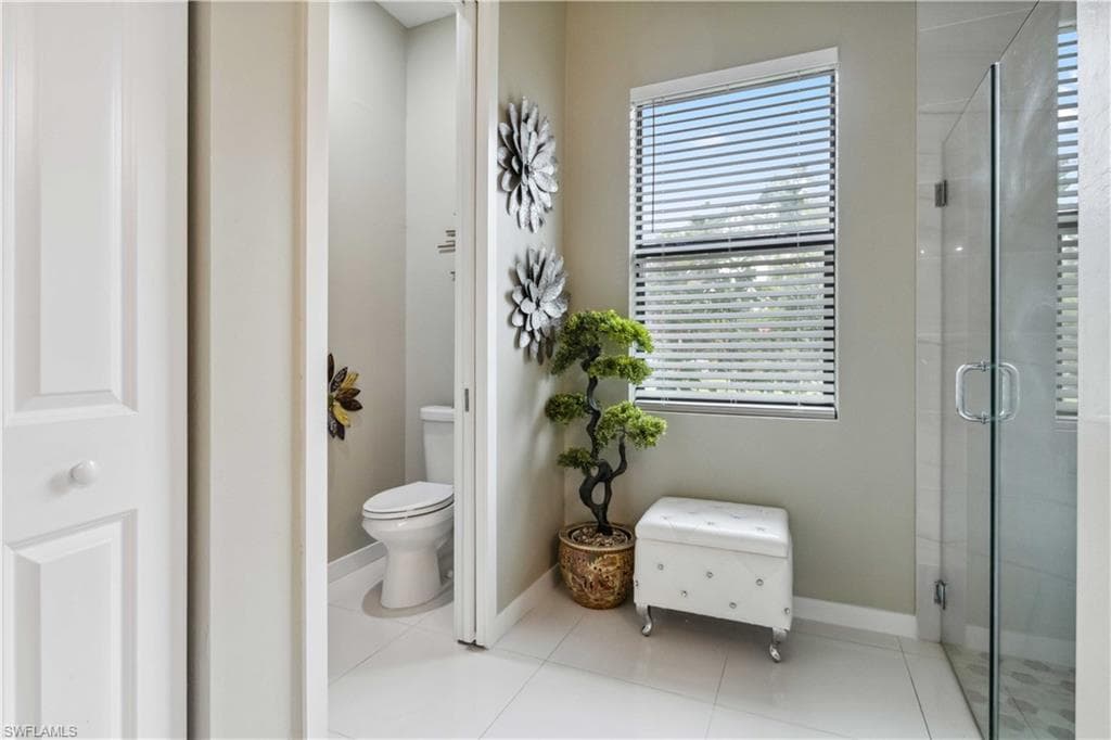 2960 6th Ave NE, Naples, FL 34120-22