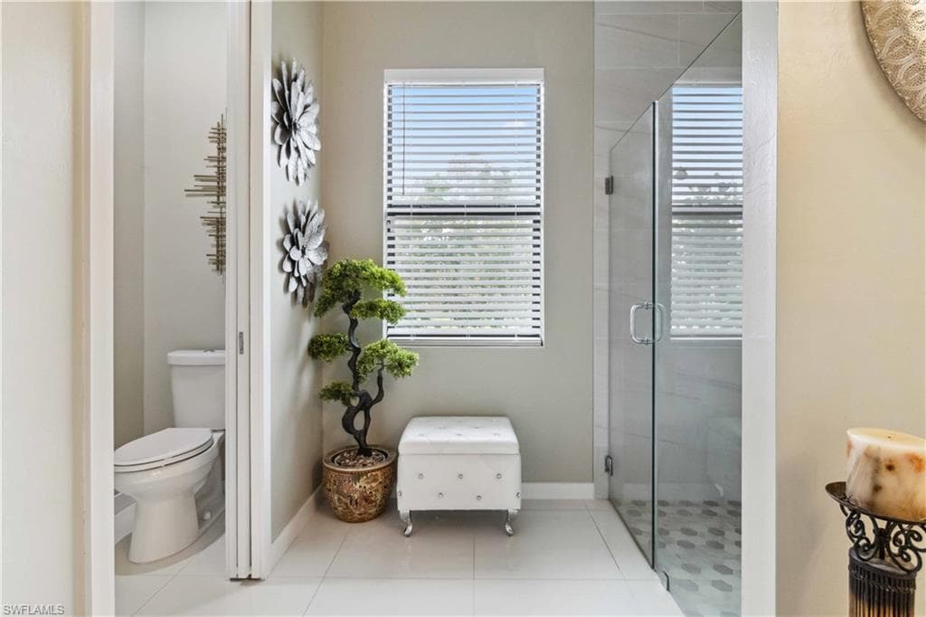 2960 6th Ave NE, Naples, FL 34120-23