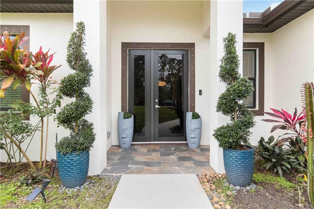 2960 6th Ave NE, Naples, FL 34120-2