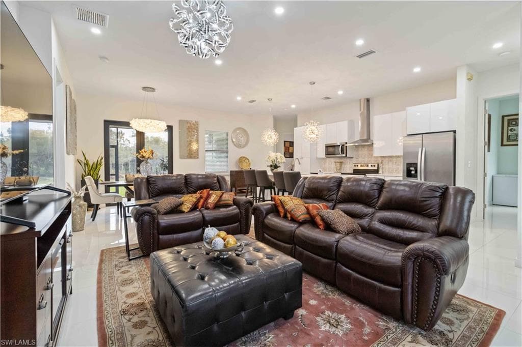 2960 6th Ave NE, Naples, FL 34120-3