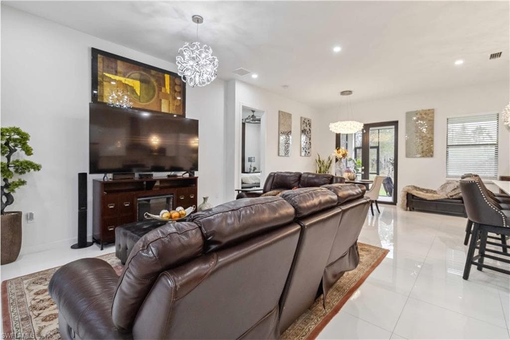2960 6th Ave NE, Naples, FL 34120-4