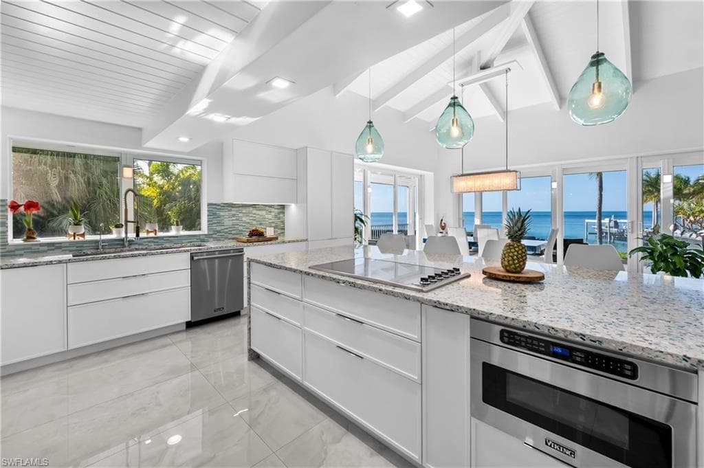 186 Bayview Dr, Islamorada, FL 33036-11