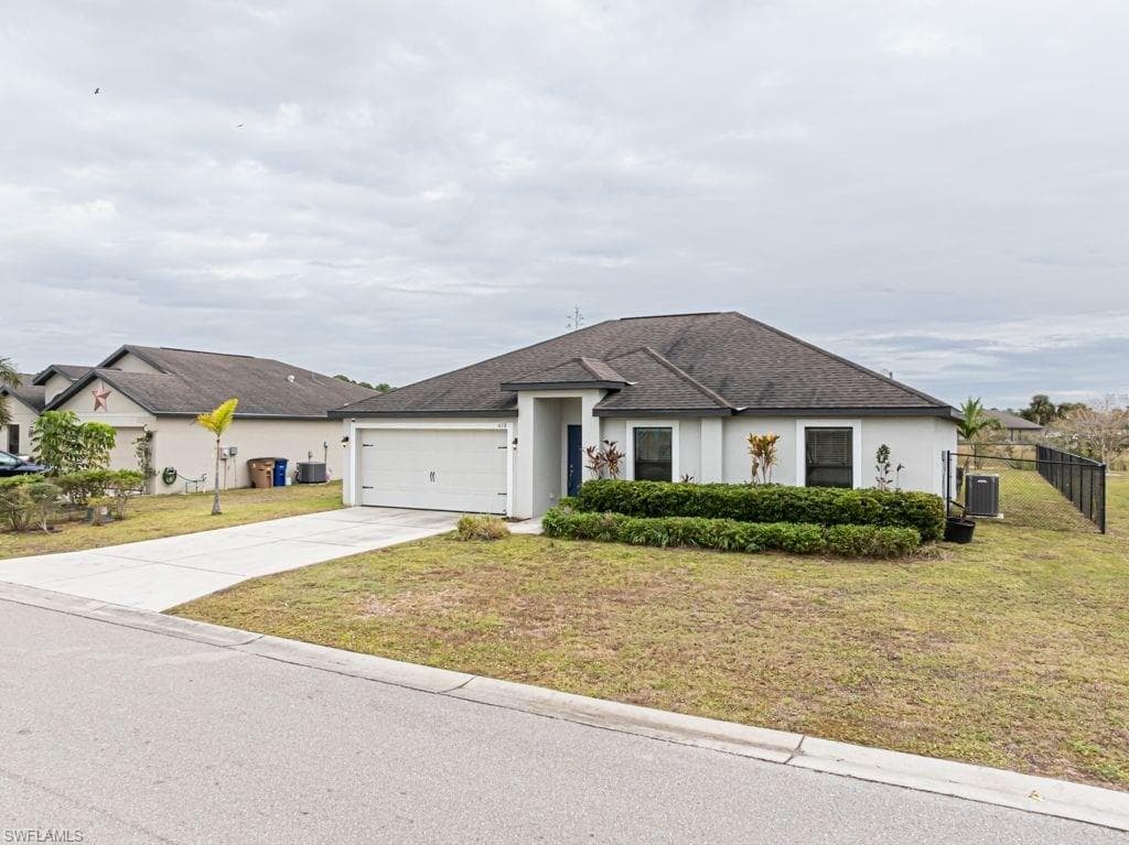 438 Shadow Lakes Dr, Lehigh Acres, FL 33974-26