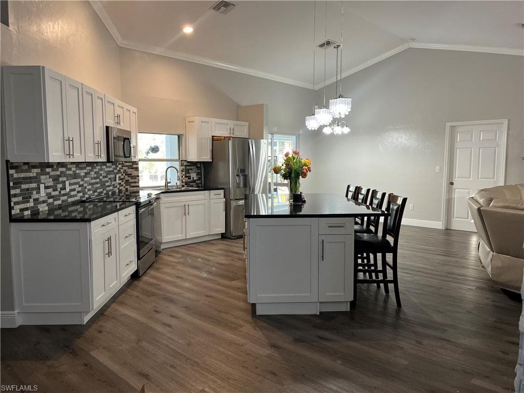 2111 23rd St SW, Naples, FL 34117-6