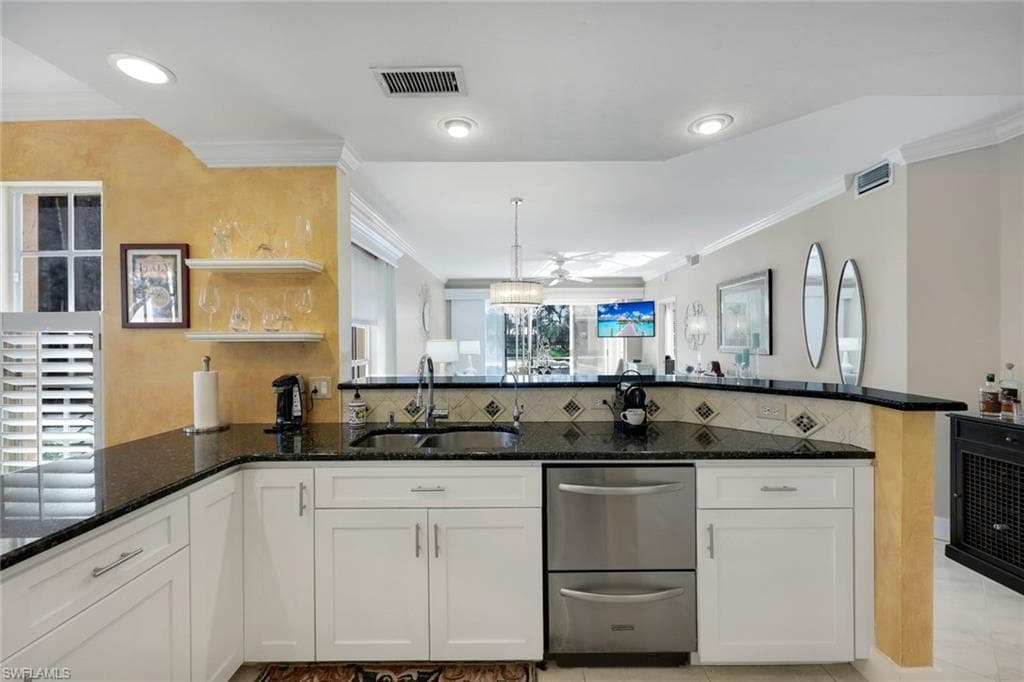 651 Wiggins Lake Dr 101, Naples, FL 34110-10