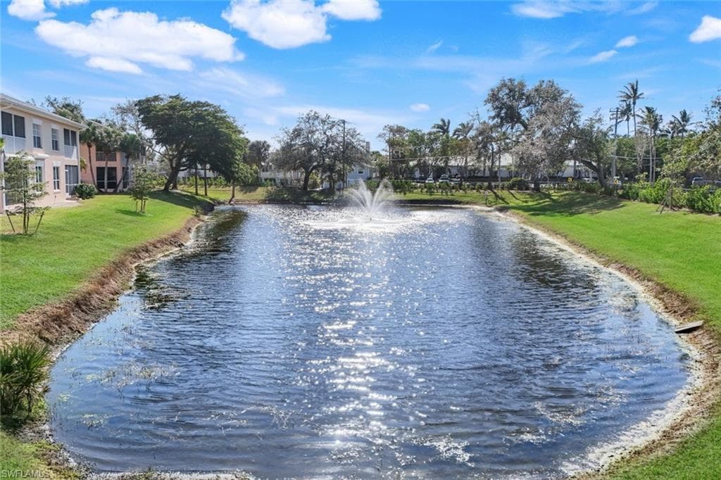 651 Wiggins Lake Dr 101, Naples, FL 34110-23