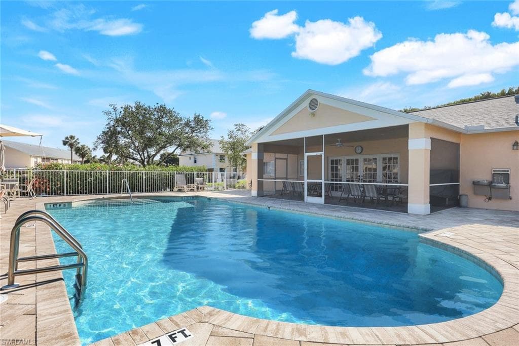 651 Wiggins Lake Dr 101, Naples, FL 34110-27