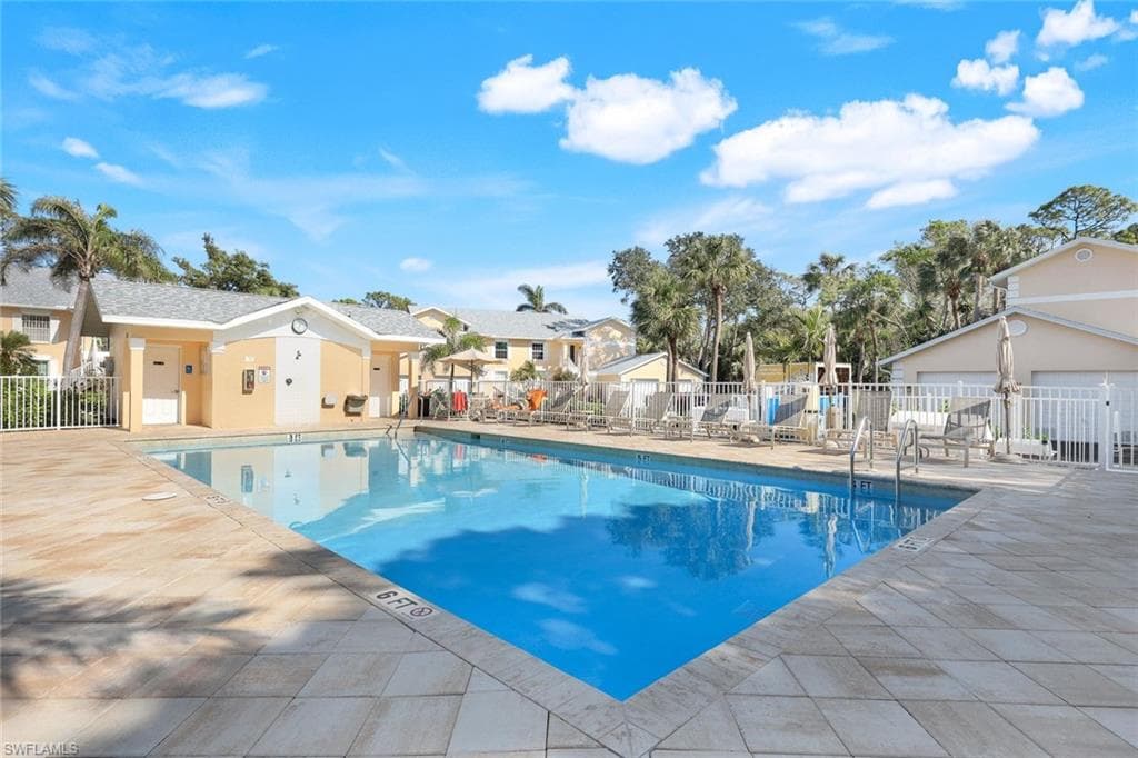 651 Wiggins Lake Dr 101, Naples, FL 34110-28