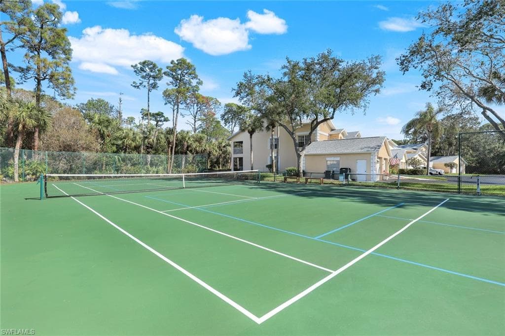 651 Wiggins Lake Dr 101, Naples, FL 34110-29