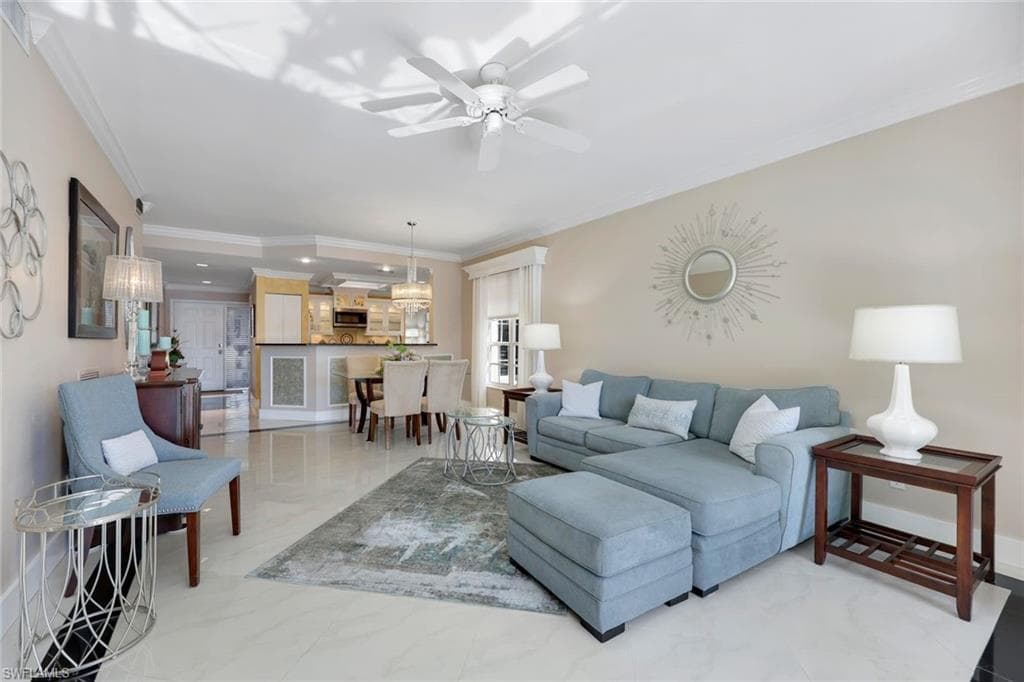 651 Wiggins Lake Dr 101, Naples, FL 34110-3