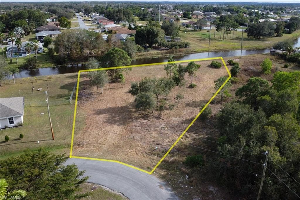 145 Zenith Cir, Fort Myers, FL 33913-1