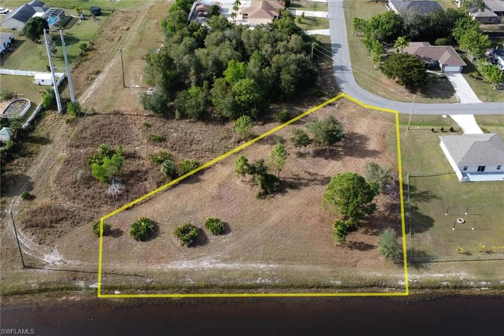 145 Zenith Cir, Fort Myers, FL 33913-5