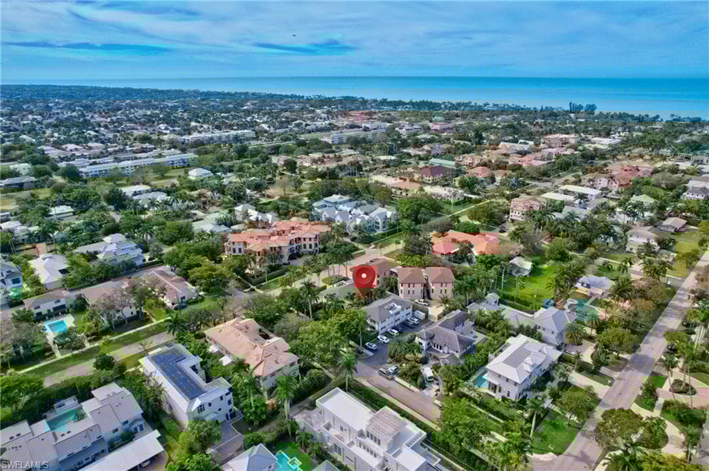 960 7th St S 103, Naples, FL 34102-24