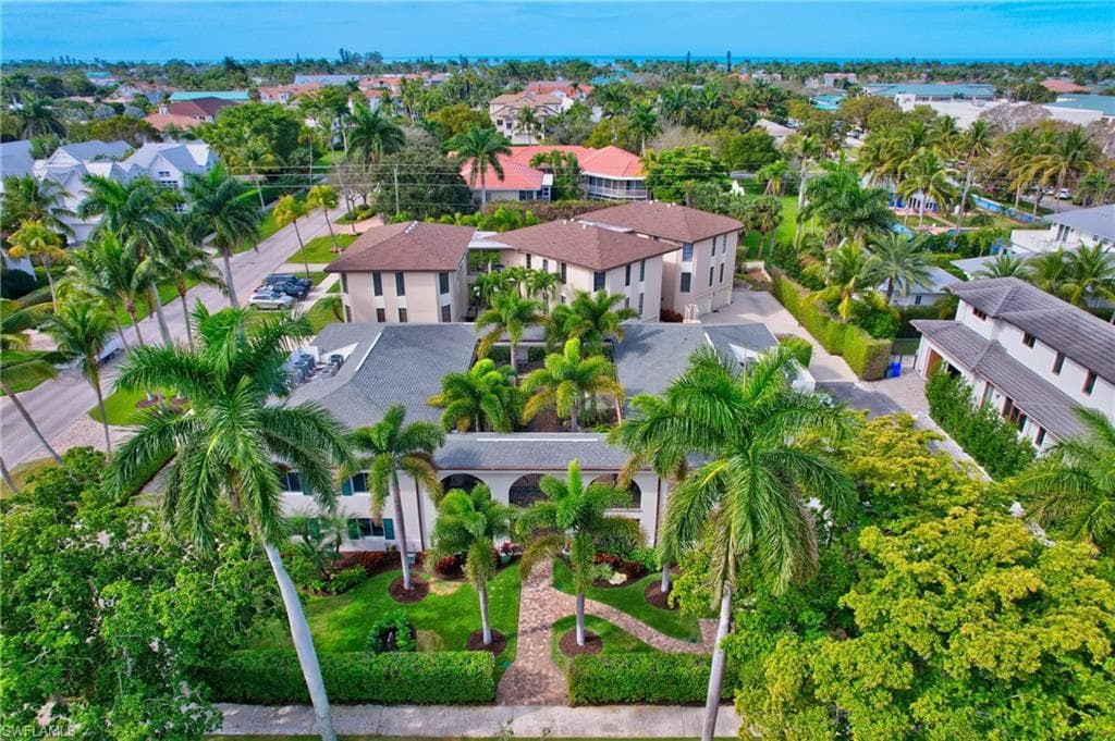 960 7th St S 103, Naples, FL 34102-25