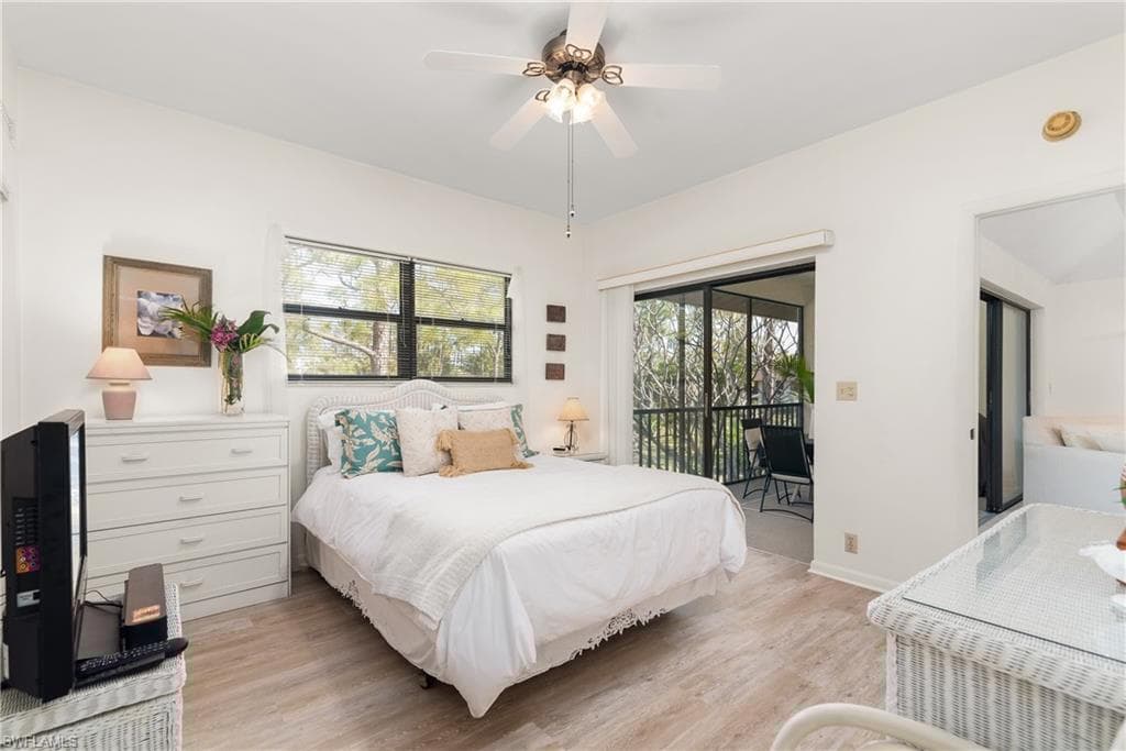 1833 Courtyard Way E204, Naples, FL 34112-9