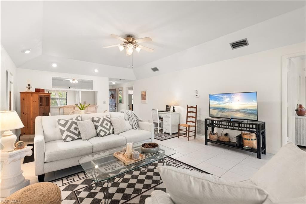 1833 Courtyard Way E204, Naples, FL 34112-3