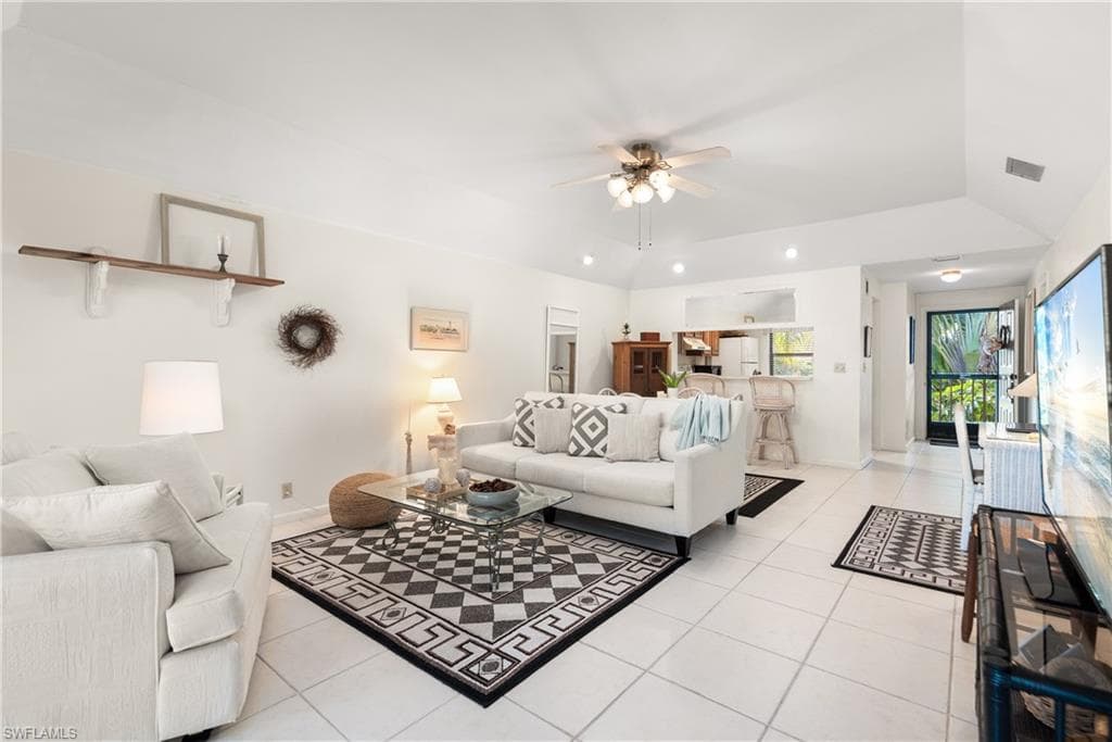 1833 Courtyard Way E204, Naples, FL 34112-4