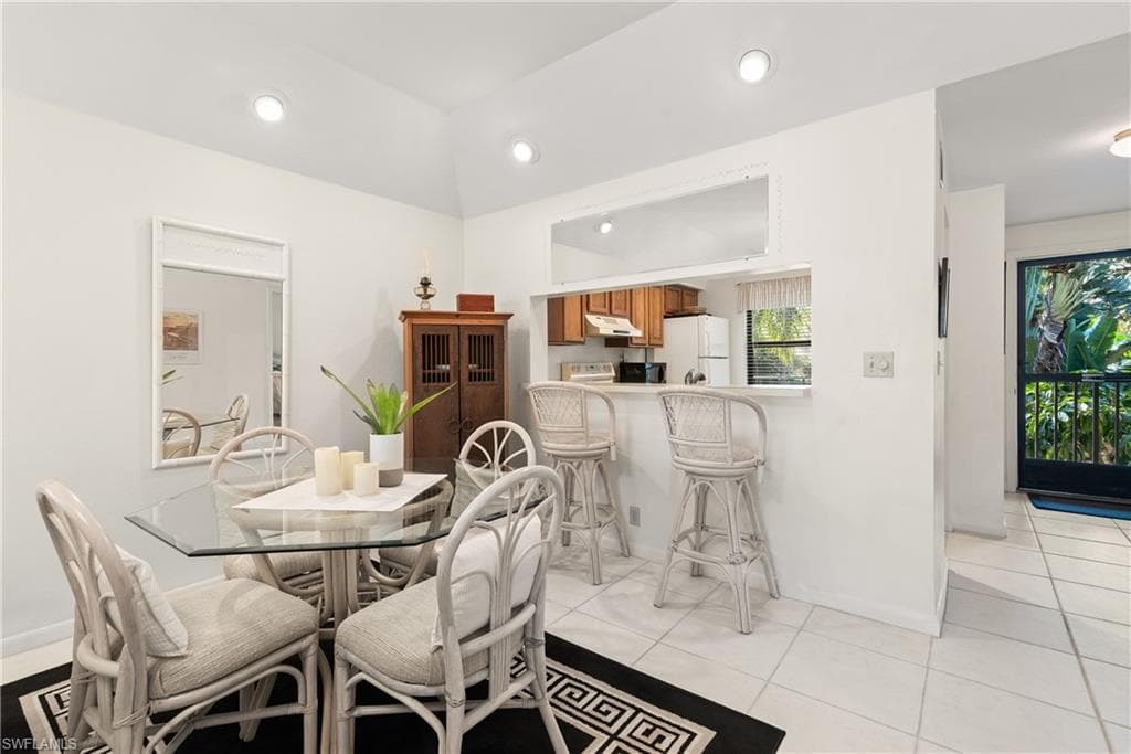 1833 Courtyard Way E204, Naples, FL 34112-5