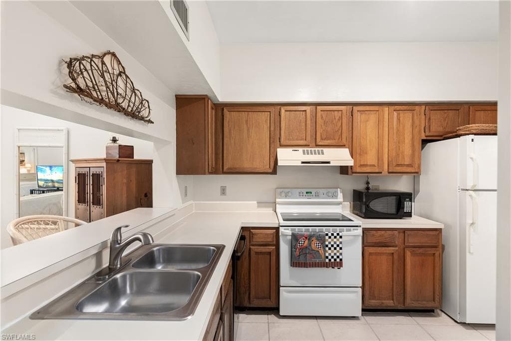 1833 Courtyard Way E204, Naples, FL 34112-6