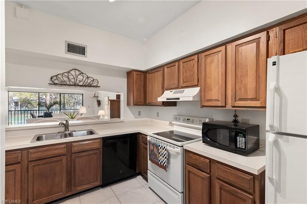 1833 Courtyard Way E204, Naples, FL 34112-7