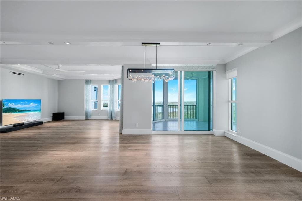 285 Grande Way 1006, Naples, FL 34110-9