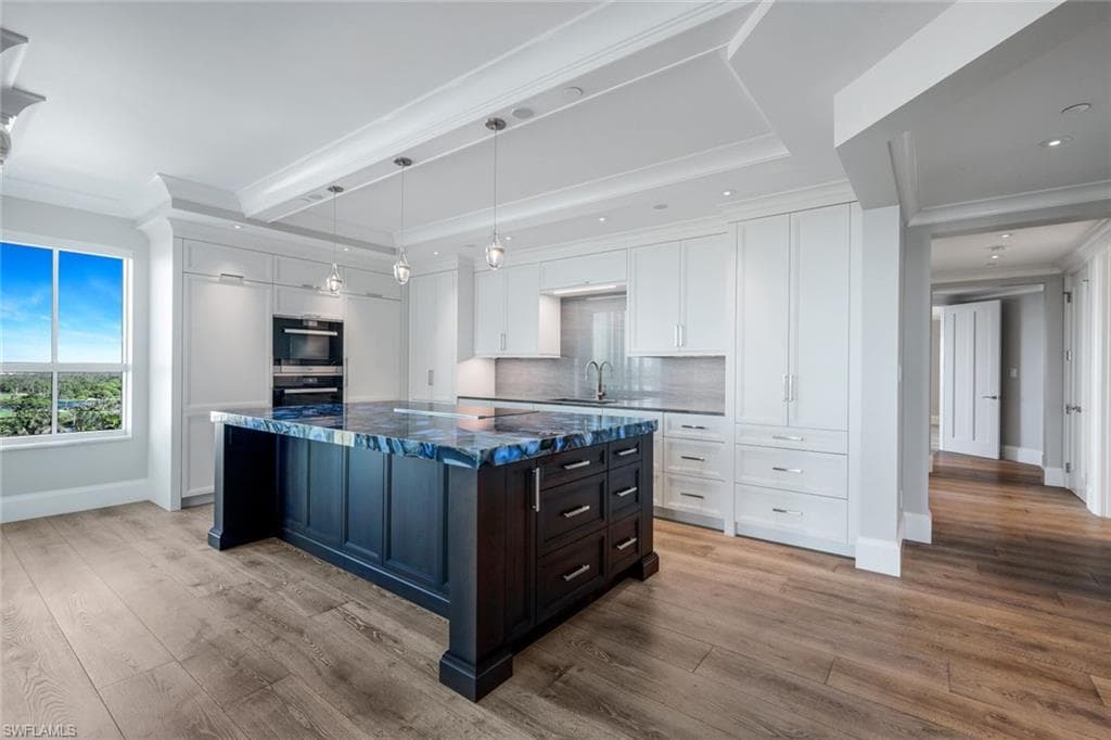 285 Grande Way 1006, Naples, FL 34110-11
