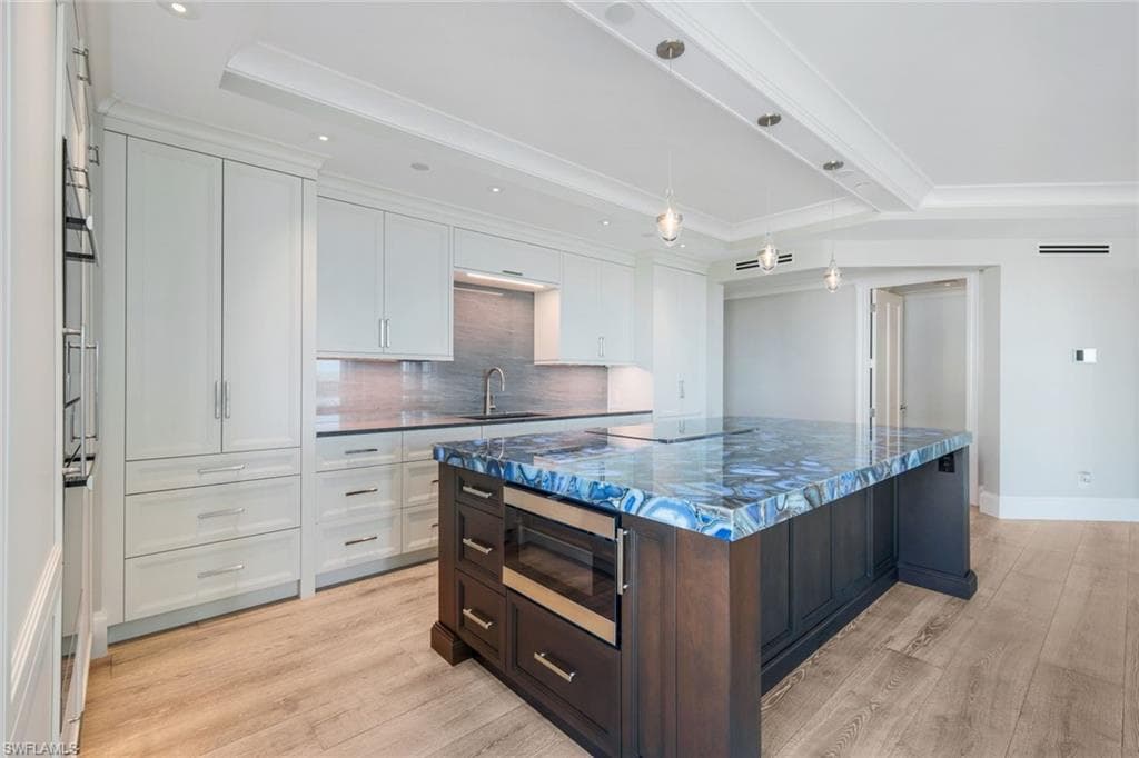 285 Grande Way 1006, Naples, FL 34110-13