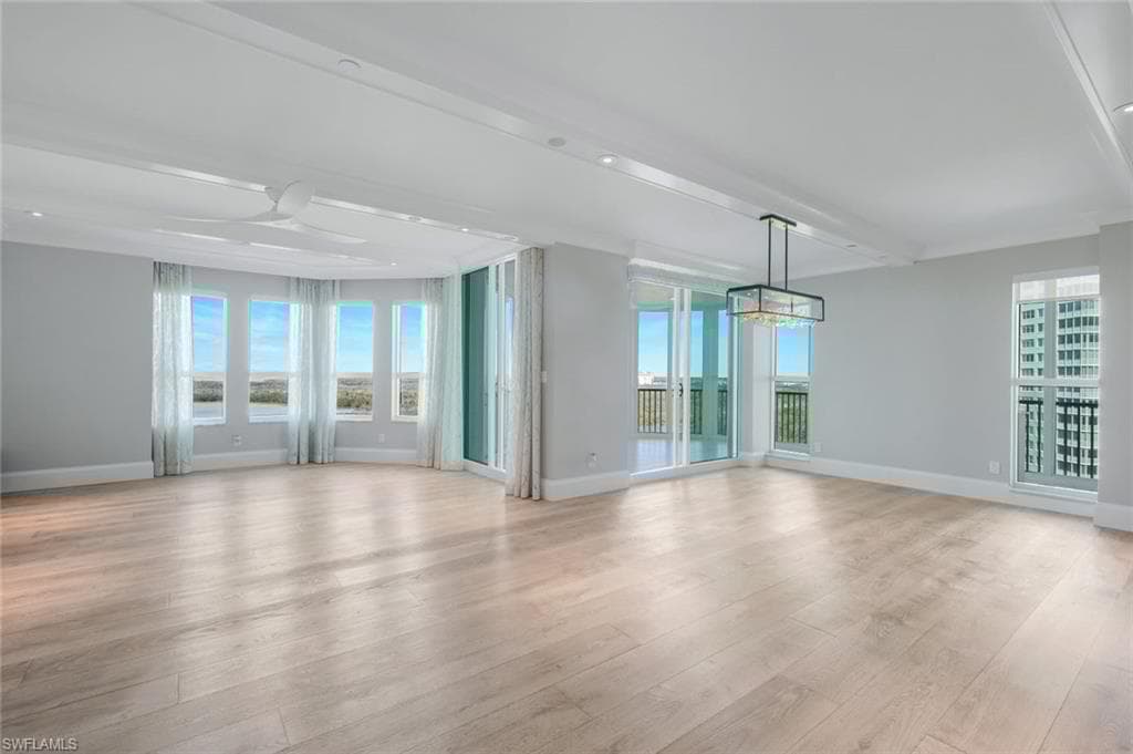 285 Grande Way 1006, Naples, FL 34110-1