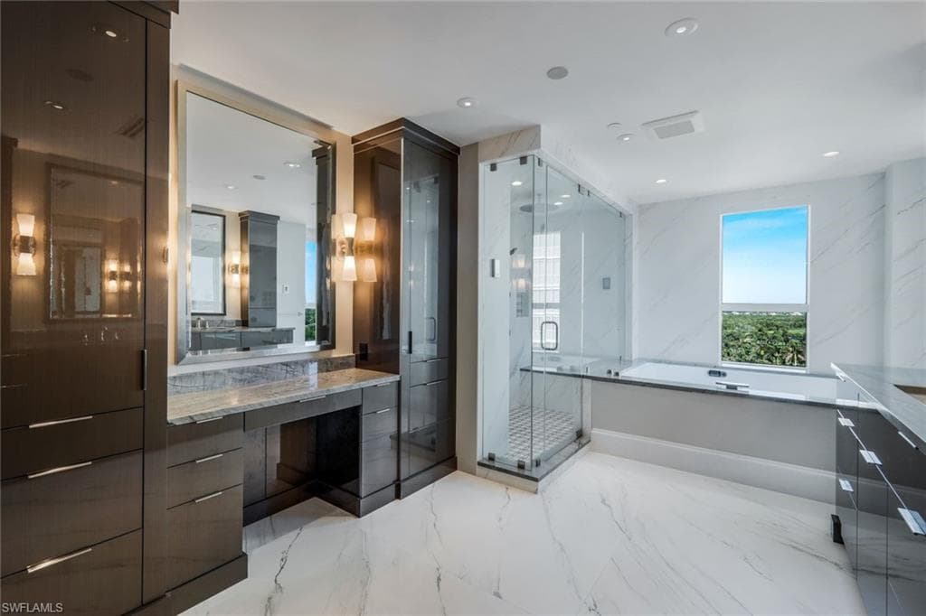 285 Grande Way 1006, Naples, FL 34110-21