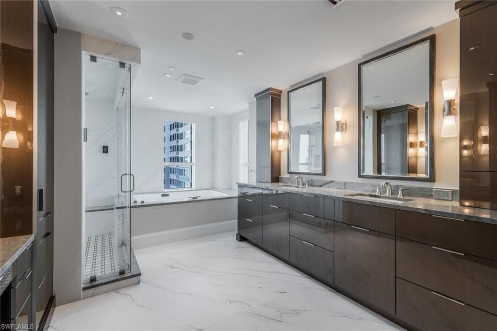 285 Grande Way 1006, Naples, FL 34110-22