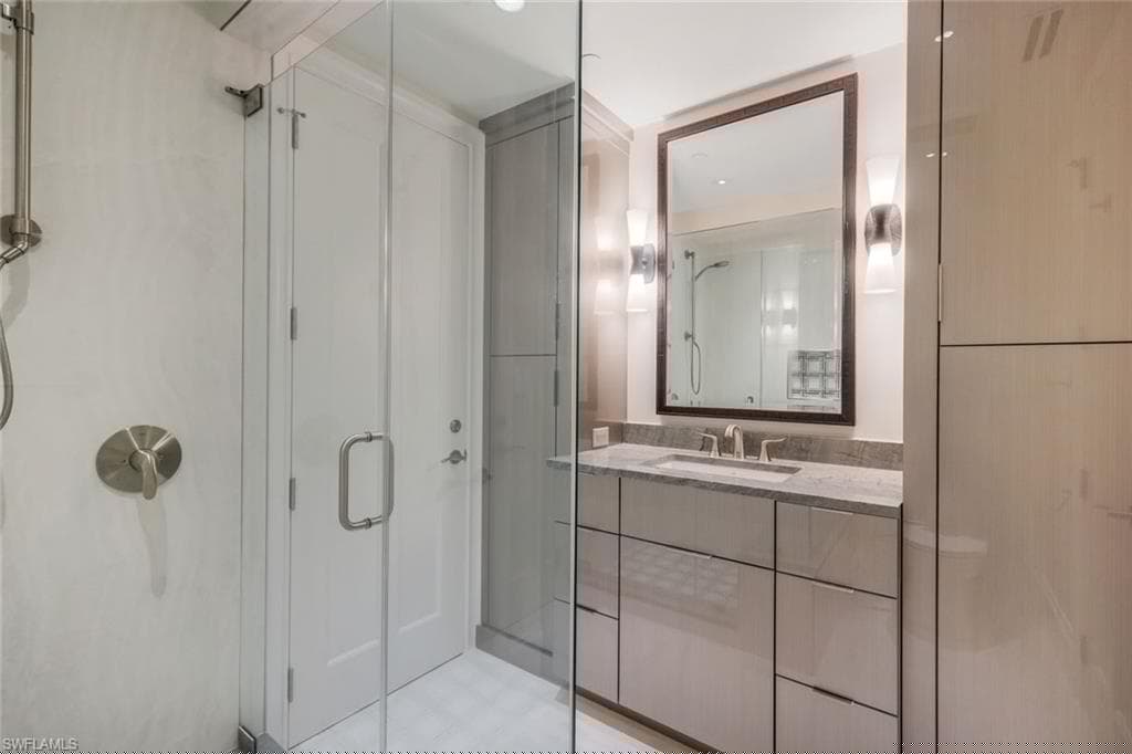 285 Grande Way 1006, Naples, FL 34110-26