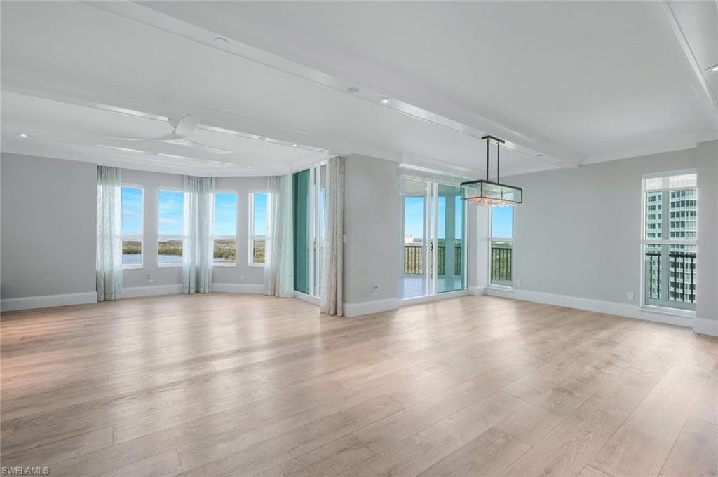 285 Grande Way 1006, Naples, FL 34110-2