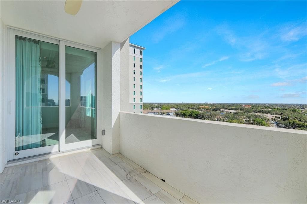 285 Grande Way 1006, Naples, FL 34110-29