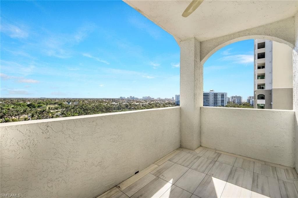 285 Grande Way 1006, Naples, FL 34110-30