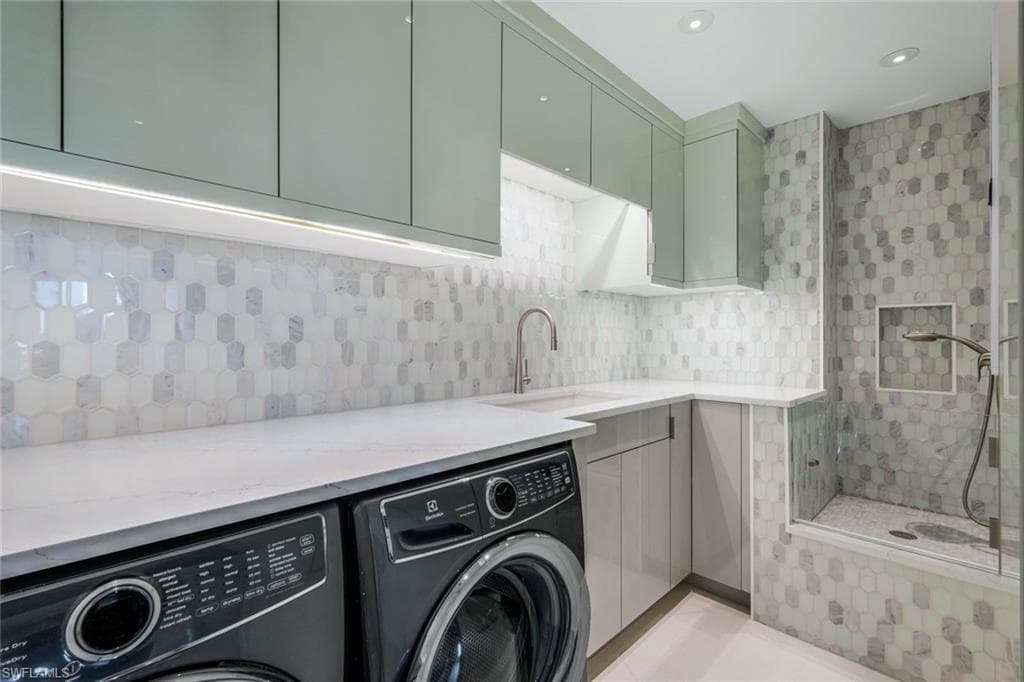 285 Grande Way 1006, Naples, FL 34110-33