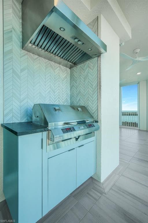 285 Grande Way 1006, Naples, FL 34110-35