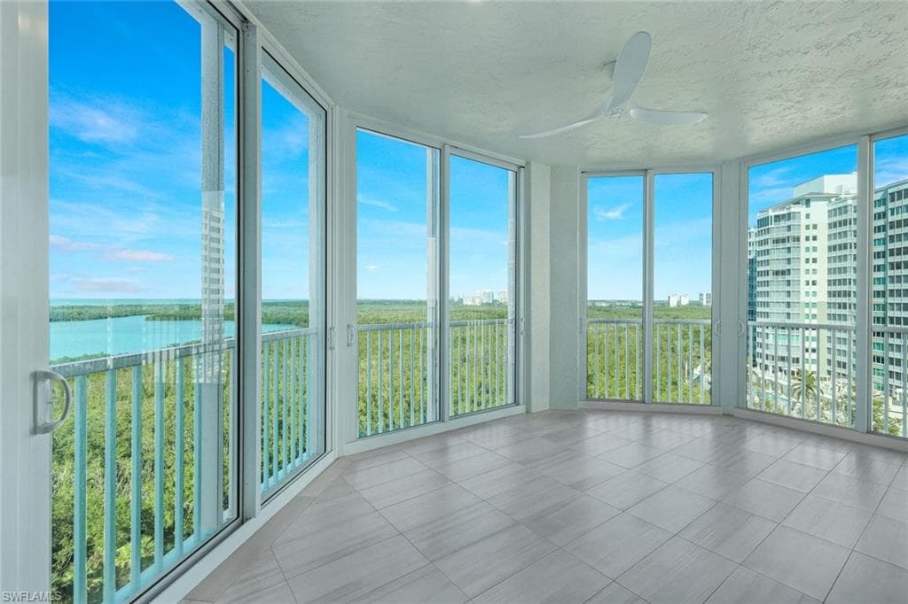 285 Grande Way 1006, Naples, FL 34110-36