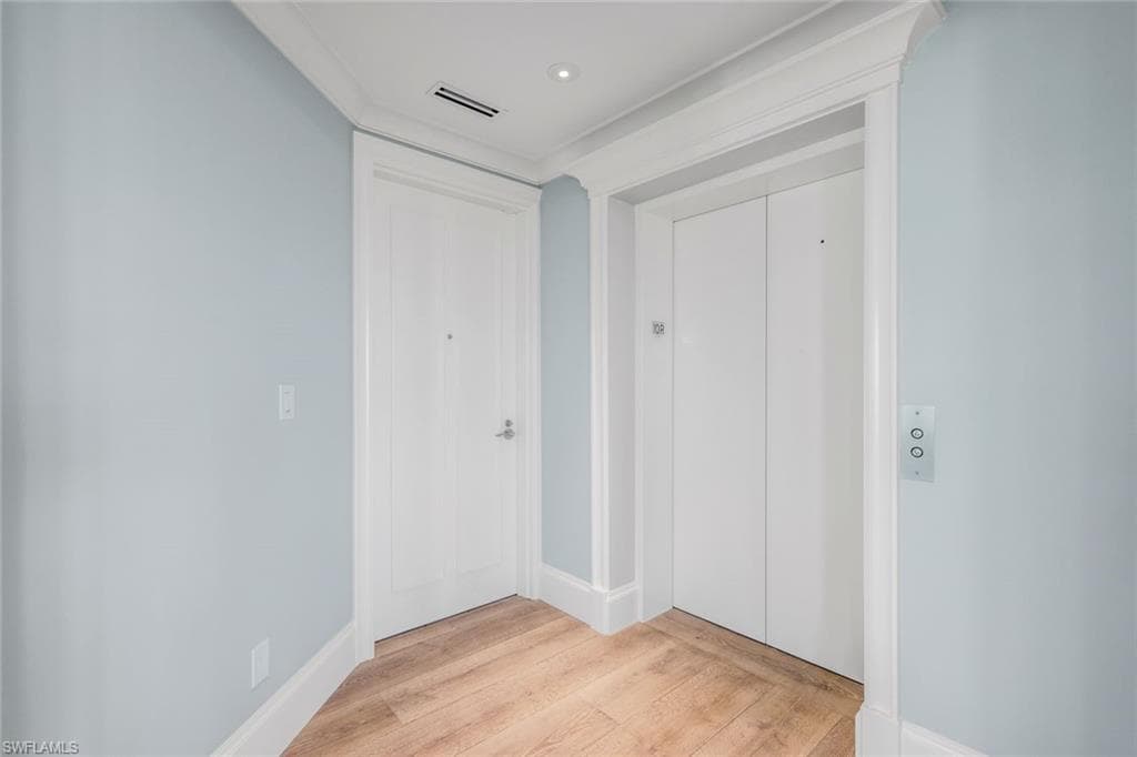 285 Grande Way 1006, Naples, FL 34110-5