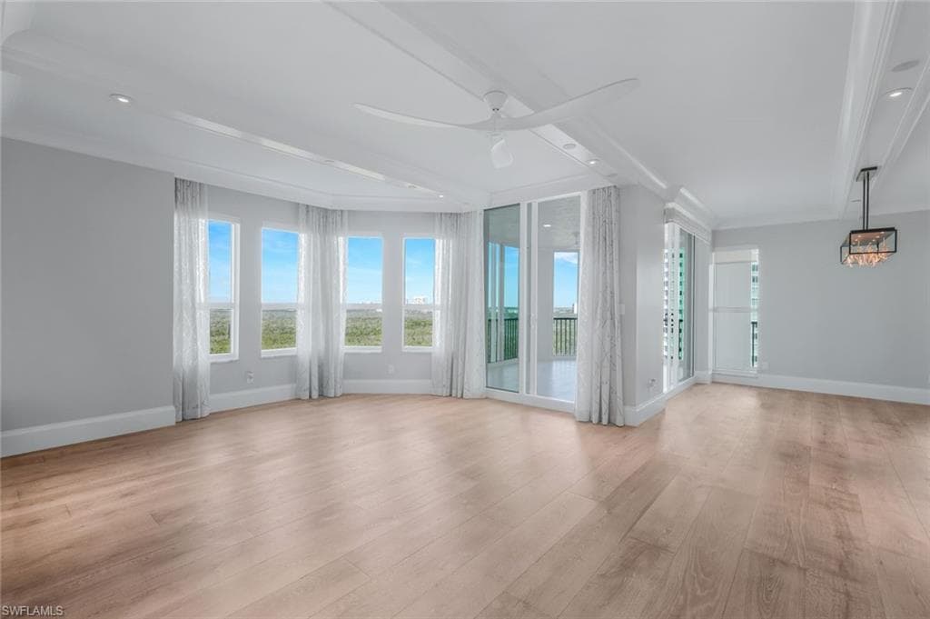 285 Grande Way 1006, Naples, FL 34110-6