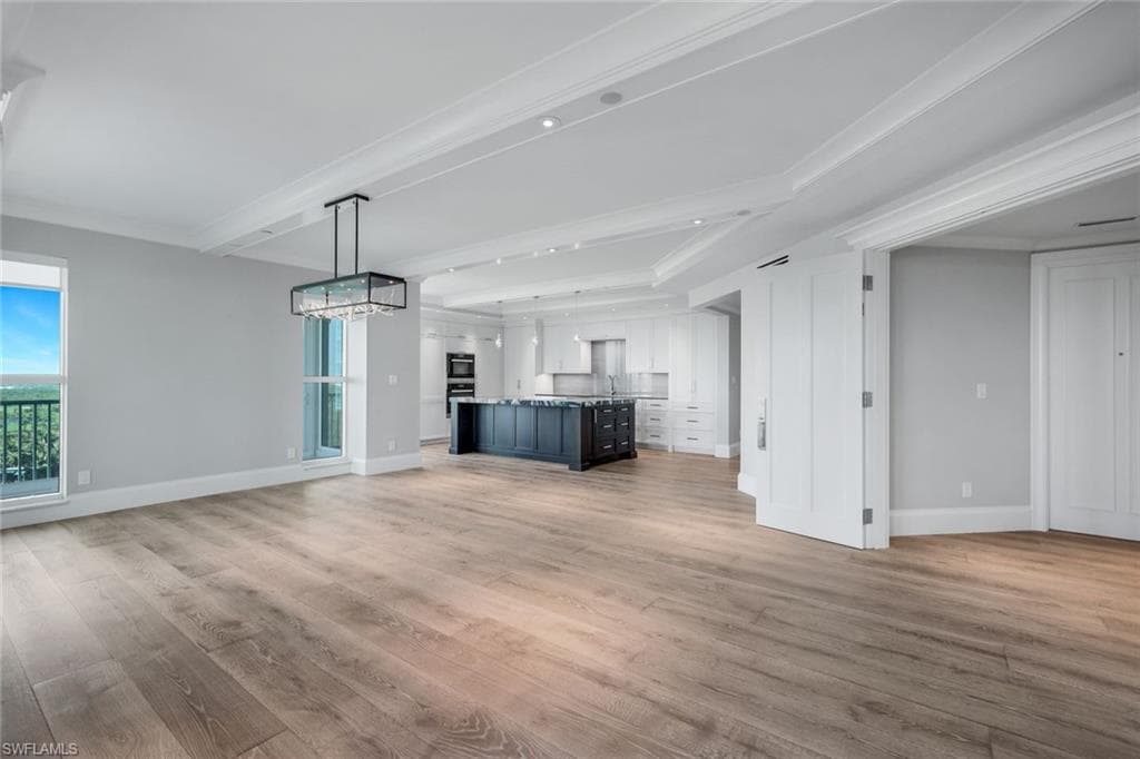 285 Grande Way 1006, Naples, FL 34110-8