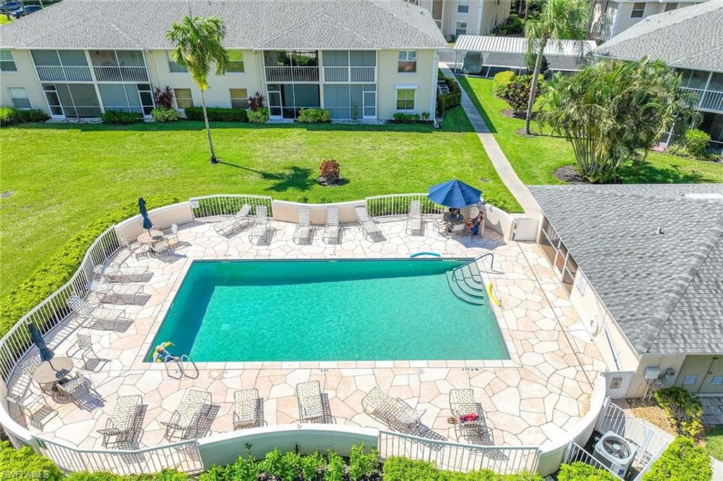 605 Squire Cir 103, Naples, FL 34104-21