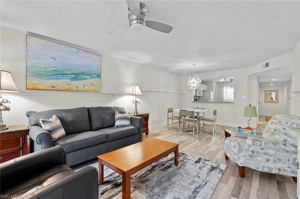 605 Squire Cir 103, Naples, FL 34104-2