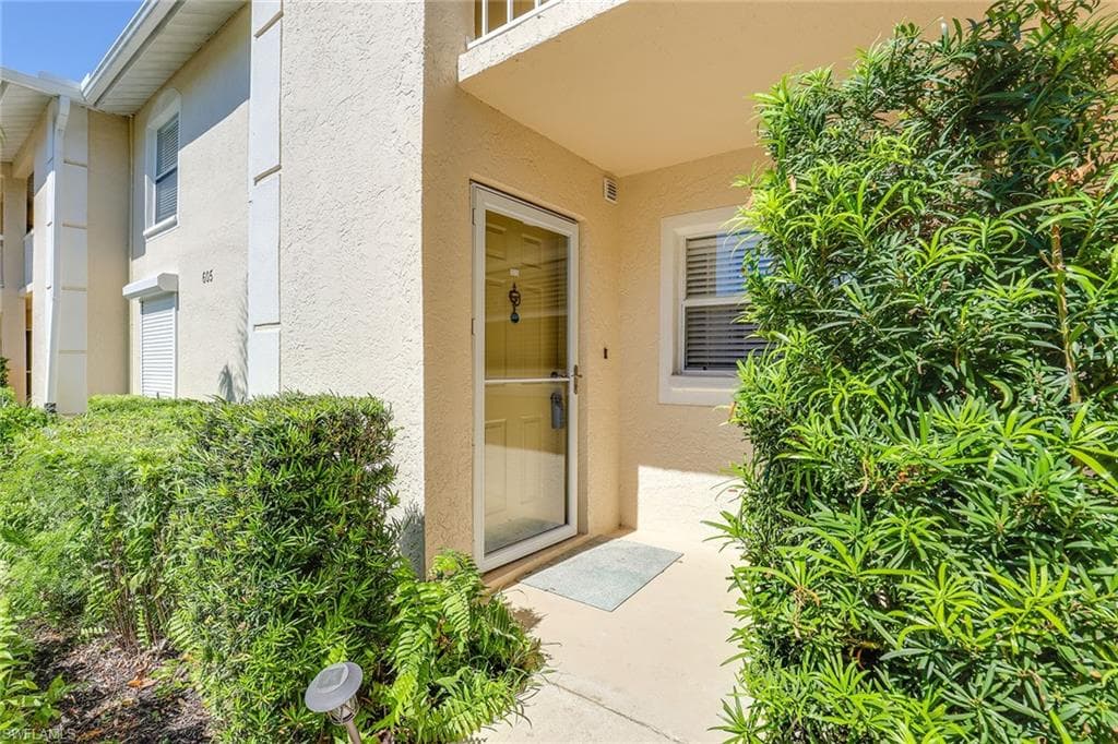 605 Squire Cir 103, Naples, FL 34104-3