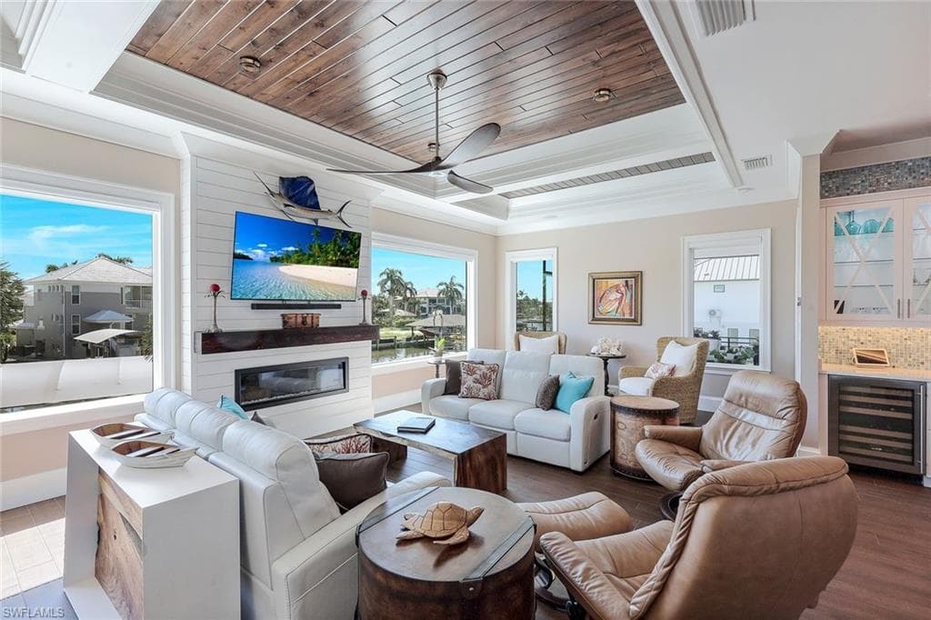 378 Seabee Ave, Naples, FL 34108-2