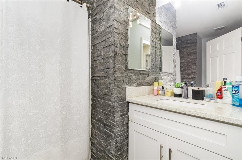 175 Shadowview Ct, Lehigh Acres, FL 33974-18