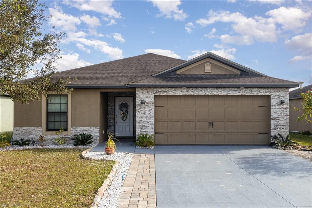 175 Shadowview Ct, Lehigh Acres, FL 33974-1