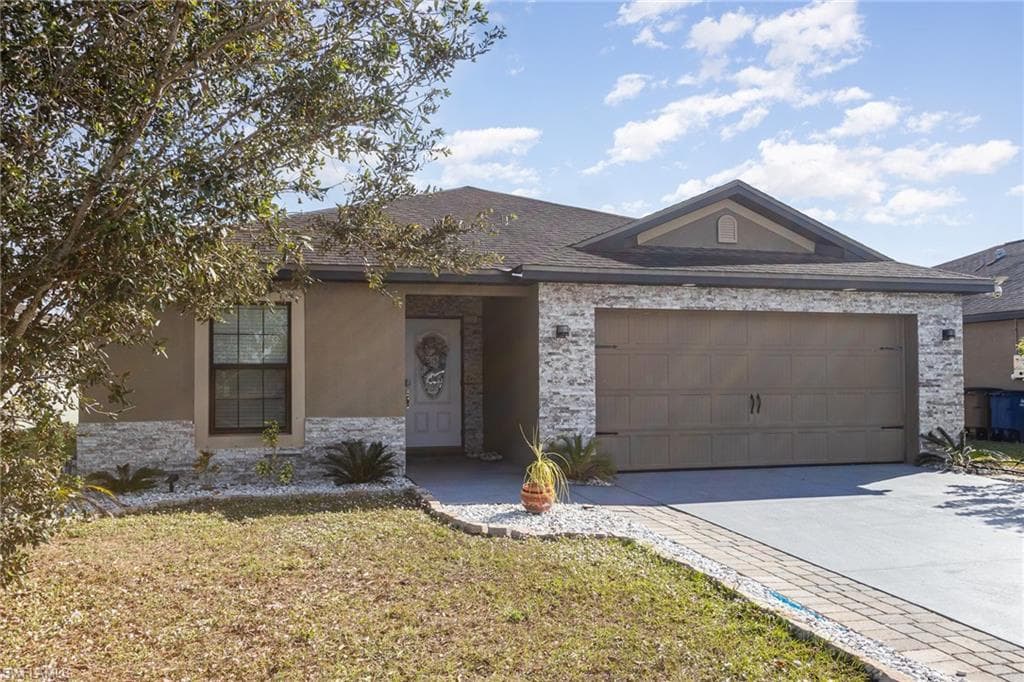 175 Shadowview Ct, Lehigh Acres, FL 33974-2