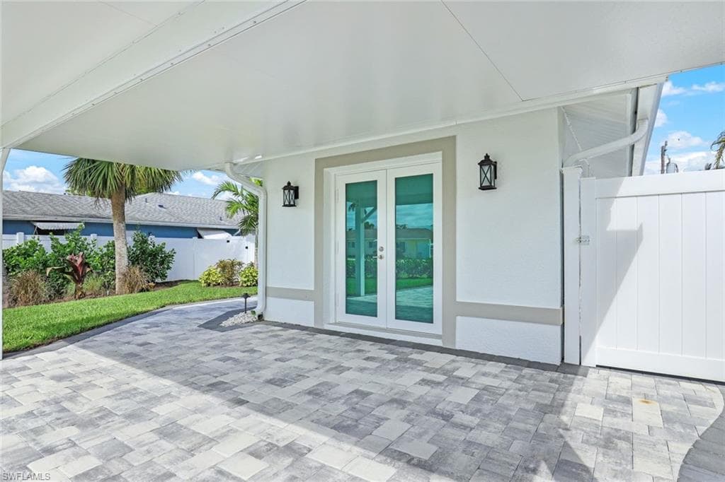 643 108th Ave N, Naples, FL 34108-9