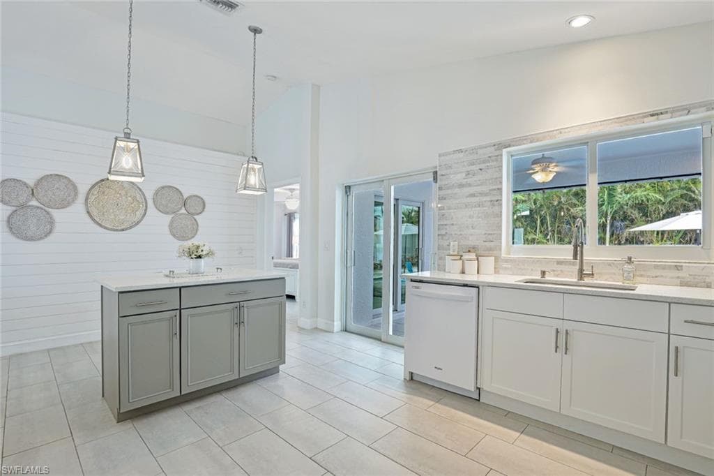 643 108th Ave N, Naples, FL 34108-13